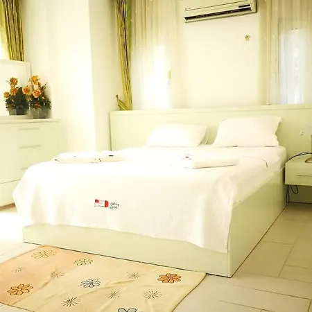 Exceptional With Private Pool In Antalya 4*